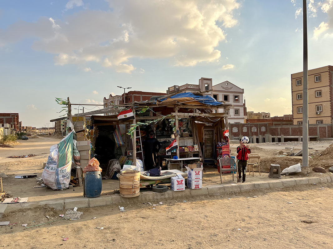 Photo: A kiosk in a building site in Badr City, 2024 @ Carl Rommel
